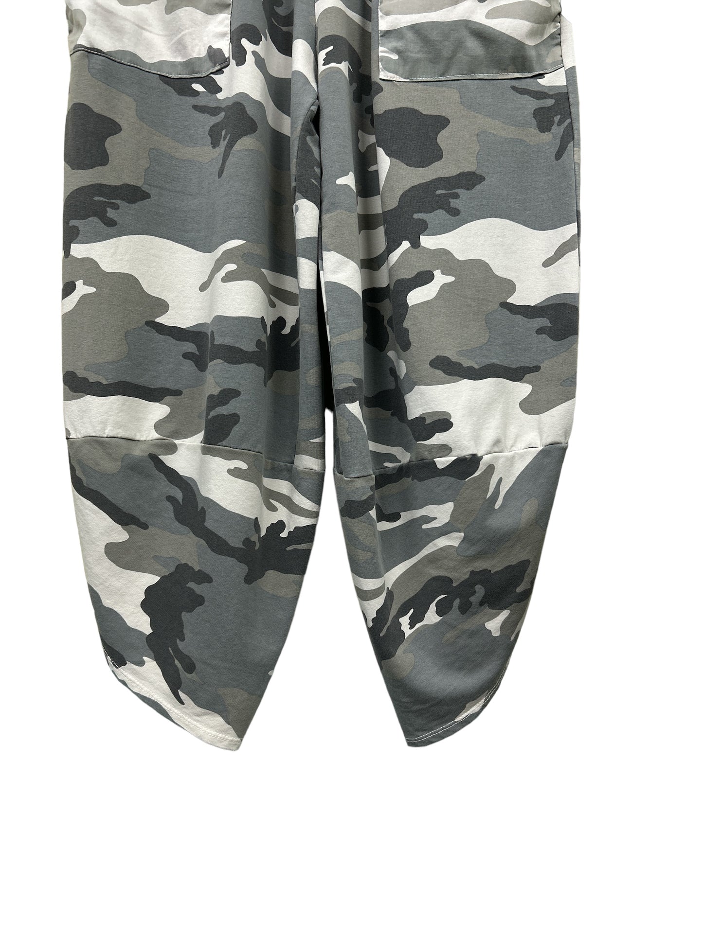 Camo Print Pocket Front Tulip Leg Cocoon Shape Joggers