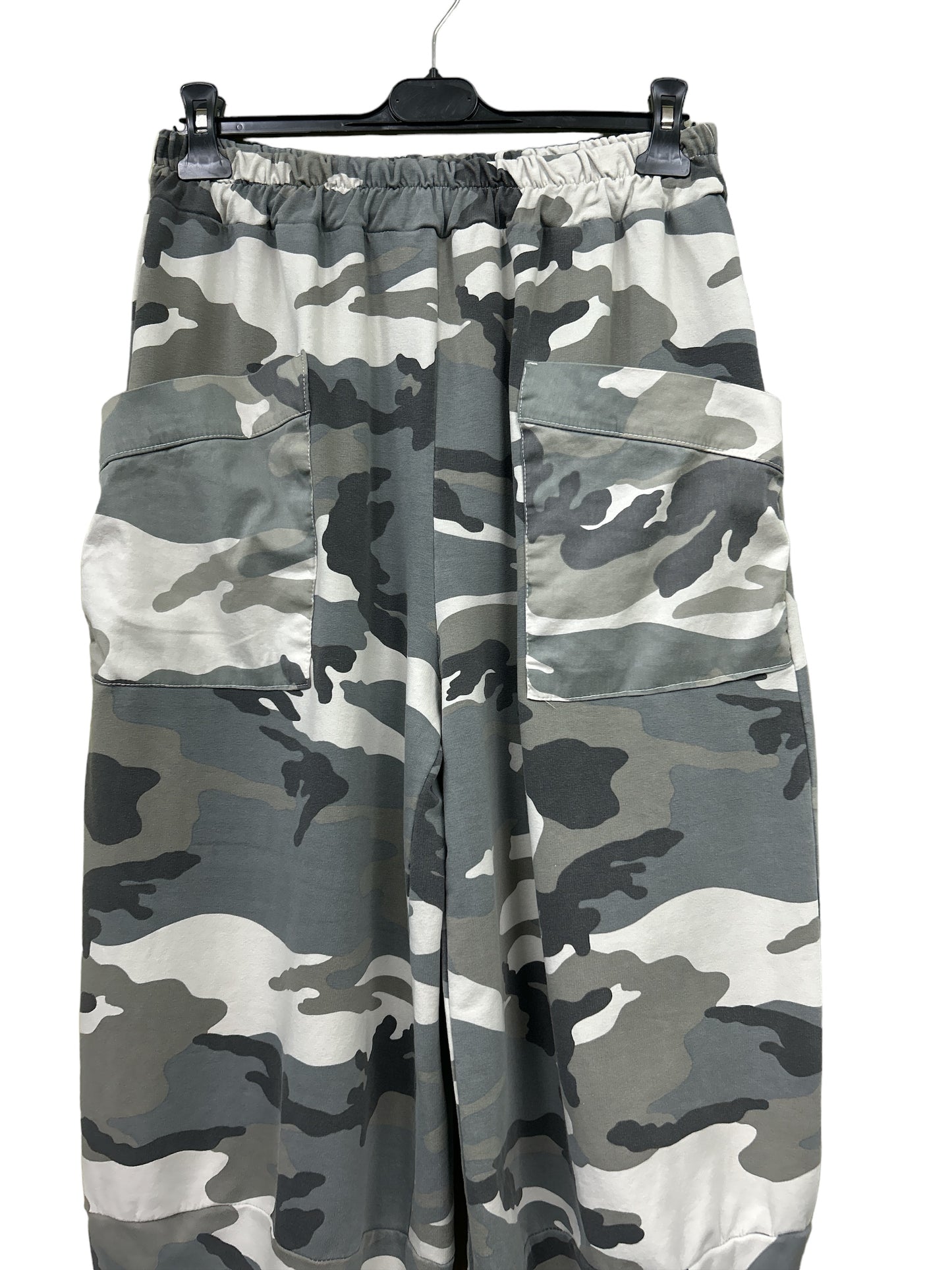 Camo Print Pocket Front Tulip Leg Cocoon Shape Joggers